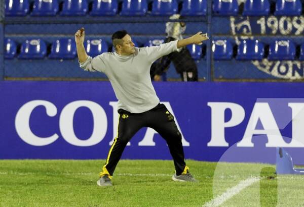 Crónica / ¡Hasta el presi de Libertad fue agredido avei por los hinchas!