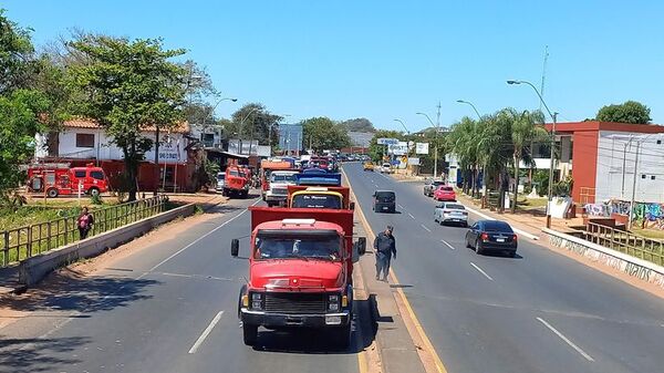 Camioneros califican como una burla más reducción de precios en Petropar - Nacionales - ABC Color
