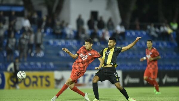 Guaraní pasa a semifinales en noche dañada por violentos