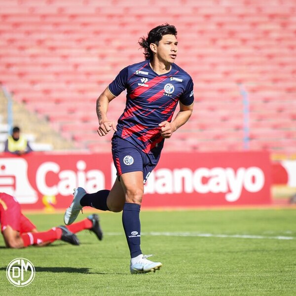 “Búfalo” Ovelar sigue anotando en el fútbol peruano - Fútbol Internacional - ABC Color