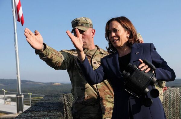 Vicepresidenta de EE.UU. visita frontera intercoreana y dice que Pionyang “amenaza la paz” - Mundo - ABC Color