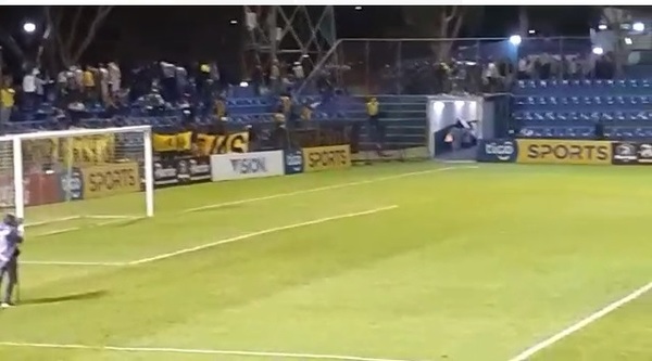 Una vez más el fútbol se vio apañado por la violencia | 1000 Noticias