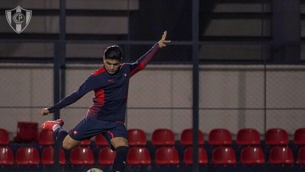 Afinando el once para el choque ante el Danzarín