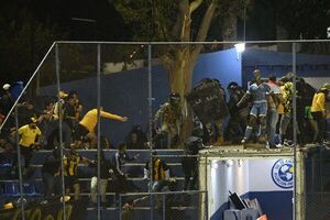 No descartan que barras de Olimpia se hayan filtrado entre los de Guaraní, anoche