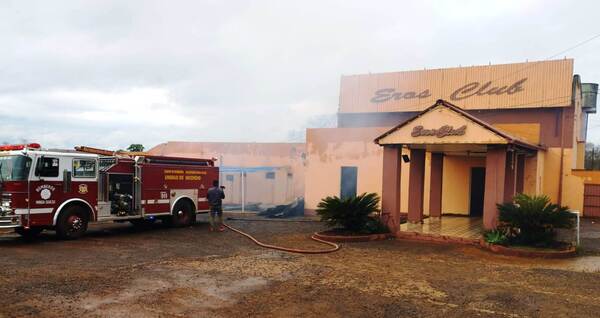 Incendio consume totalmente prostíbulo del km 12 CDE - La Clave