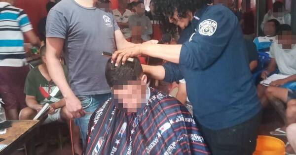 La Nación / Emprendedores dominicanos dictan curso de barbería gratis a presos de Emboscada