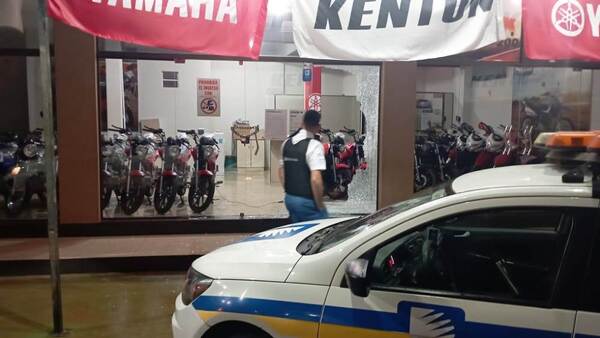 Alarma evita que ladrones hurten motocicletas de un local comercial - La Clave