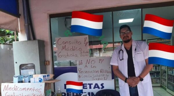 Fue director de hospital, lo rajaron por no alinearse y ahora da consultas gratis en la calle