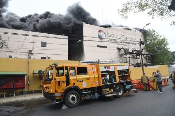 Arde en llamas el local de la Justicia Electoral - Radio Imperio
