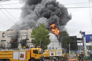 Incendio en TSJE: declaran “emergencia mayor” y bomberos piden apoyo - Nacionales - ABC Color