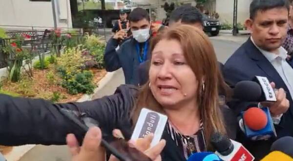 Crónica / Habría un funcionario que está desaparecido en medio del incendio; al menos dos heridos