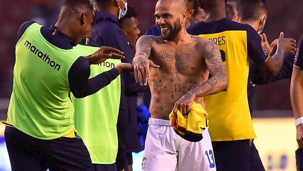 Dani Alves se lesiona, pero estará listo para el Mundial