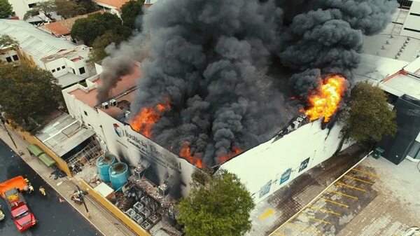 No descartan que incendio del edificio de la Justicia Electoral haya sido provocado