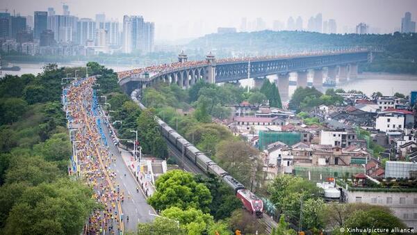 Maratón de Wuhan aplazada por rebrote de COVID-19 | 1000 Noticias