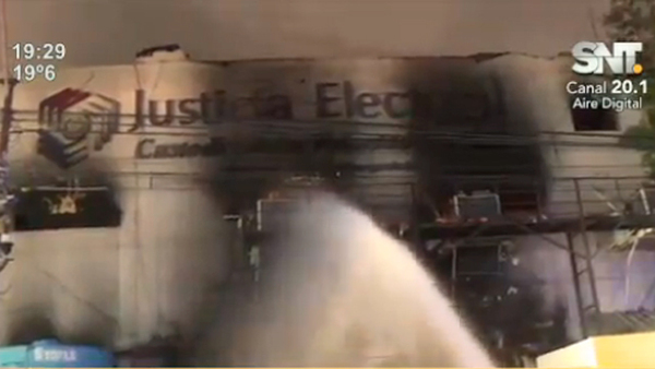 Incendio en la Justicia Electoral: Dos funcionarios están desaparecidos - SNT