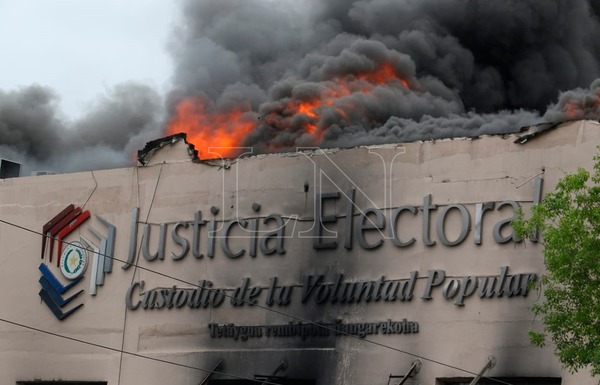 Diario HOY | Confirman segunda persona desaparecida en el incendio de la Justicia Electoral