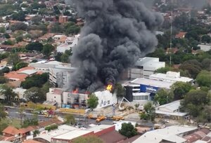 Confirman desaparición de dos personas en el incendio del TSJE