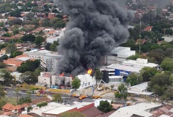 Confirman desaparición de dos personas en el incendio del TSJE