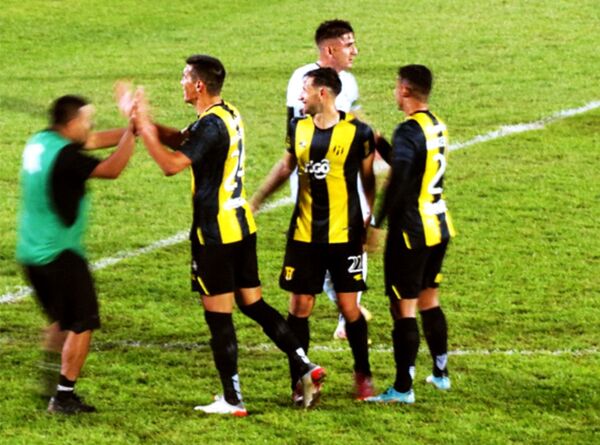 Guaraní triunfa y lo relega a Olimpia - Informatepy.com