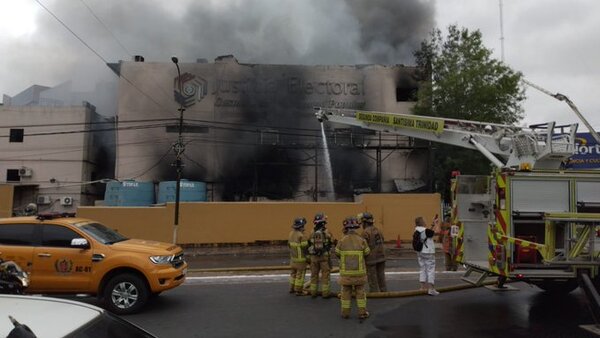 Confirman un fallecido en el incendio de la Justicia Electoral