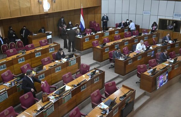 Hasta senadores oficialistas dejaron sin quorum créditos para salud y alcantarillado - Política - ABC Color