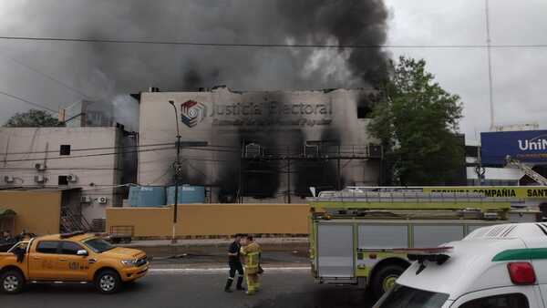 Incendio en sede del TSJE deja un fallecido | 1000 Noticias