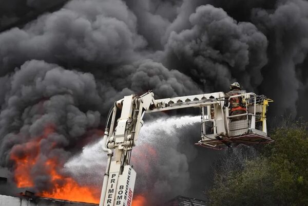 Incendio en el TSJE: causas y origen solo se podrán determinar con peritaje, indica bombero - Nacionales - ABC Color