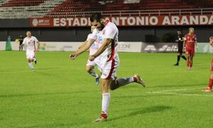 3 de Febrero celebra ante el descendido Sportivo Iteño