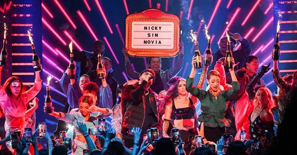 La Nación / Bad Bunny dominó los Billboard con nueve premios