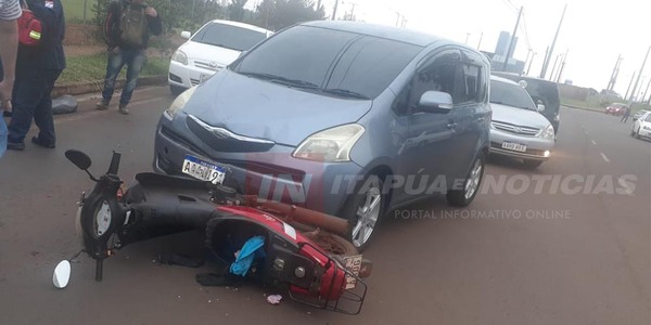 AUTOMÓVIL Y MOTOCICLETA COLISIONARON EN ENCARNACIÓN 