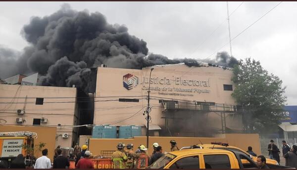 Incendio consume parte del TSJE y genera sospechas | Radio Regional 660 AM