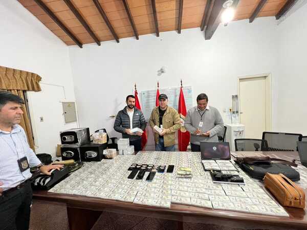 Desbaratan banda de estafadores extranjeros | 1000 Noticias