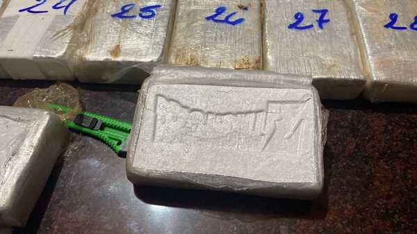 Durante allanamiento encuentran 35 kilos de cocaína escondida en tambores | Radio Regional 660 AM