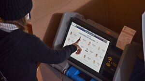 TSJE reporta pérdida de 7.600 máquinas de votación en incendio