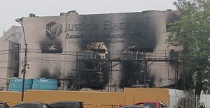 Bomberos continúan este viernes trabajos en sede del TSJE tras incendio