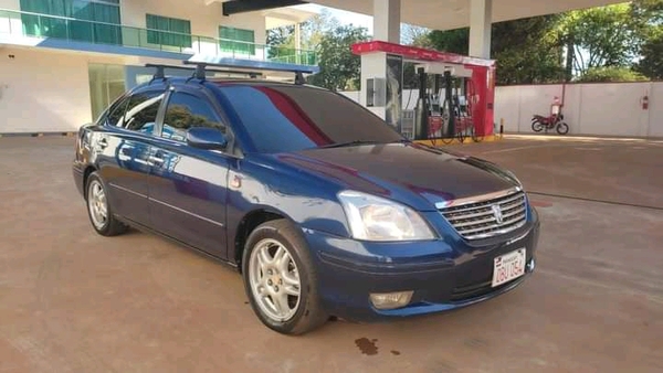 Hurtan vehículo estacionado frente a inquilinato