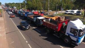 Crónica / Camioneros se preparan para "inaugurar" los juegos Odesur