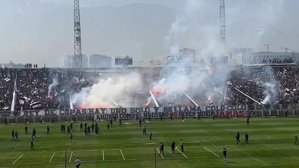 El momento en que colapsó el techo de una tribuna del estadio de Colo-Colo - Megacadena — Últimas Noticias de Paraguay