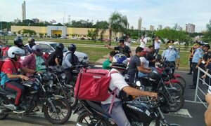 Diario HOY | “Mientras no baje el combustible, la lucha no para”, advierten deliverys