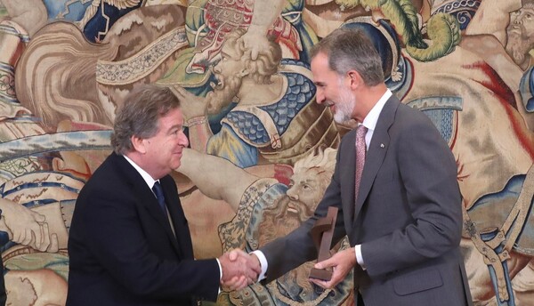Jaime Gilinski recibe premio del rey de España Felipe VI por su aporte empresarial en América Latina - Revista PLUS