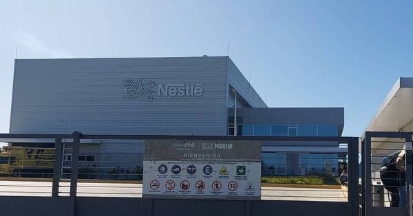 La Nación / Nestlé enseñó su “magia” en la producción del café tras recorrido por su fábrica en Uruguay