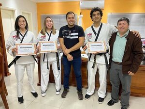 Entregan reconocimientos a deportistas esteños destacados - Noticde.com