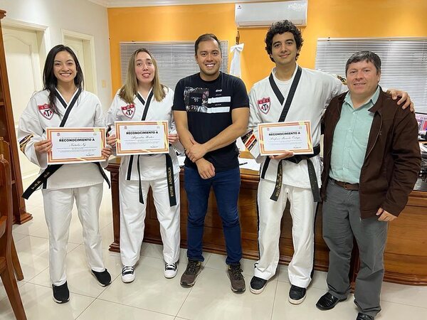 Entregan reconocimientos a deportistas esteños destacados - Noticde.com