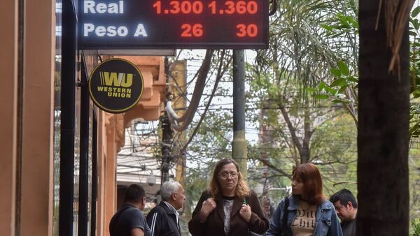 Dólar se afianza sobre los G. 7.100 en época de demanda importadora