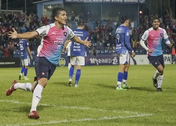 Cerro gana con gol de Moreno Martins y asegura la punta