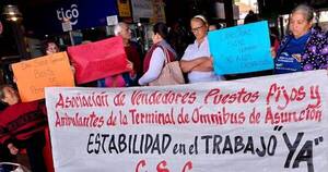 La Nación / Vendedores de la TOA piden estabilidad y reconocimiento a la antigüedad