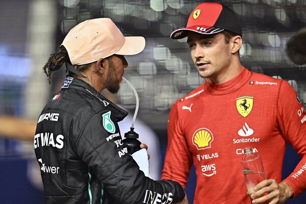 Leclerc logra la pole en Singapur por delante de Pérez y Hamilton