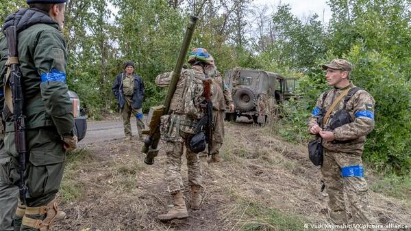 Autoridades ucranianas acusan a tropas rusas de acribillar a 20 civiles