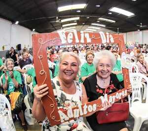 Gobierno asiste a más de 300 adultos mayores en sus hogares y mediante convenios con centros comunitarios - .::Agencia IP::.