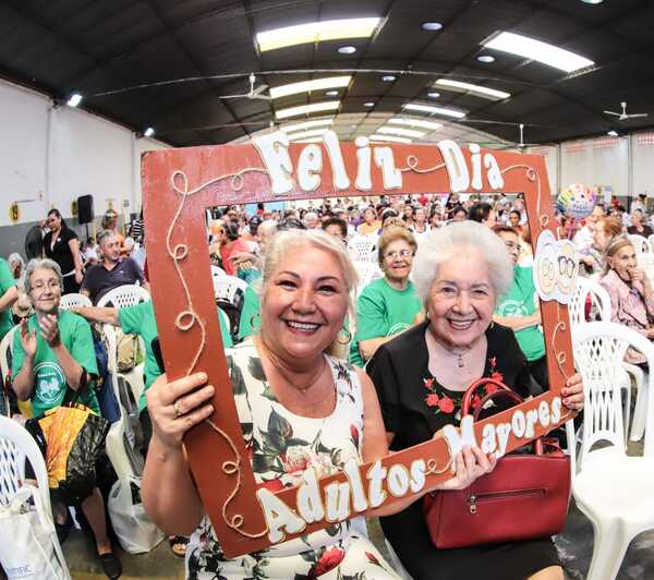 Gobierno asiste a más de 300 adultos mayores en sus hogares y mediante convenios con centros comunitarios - .::Agencia IP::.